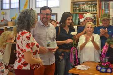  La Garita agradece al arqueólogo Abel Galindo los trabajos en el yacimiento de Los Melones (Foto Inma Perera)